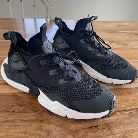 Women’s Nike Huarache - Picture 1 of 5
